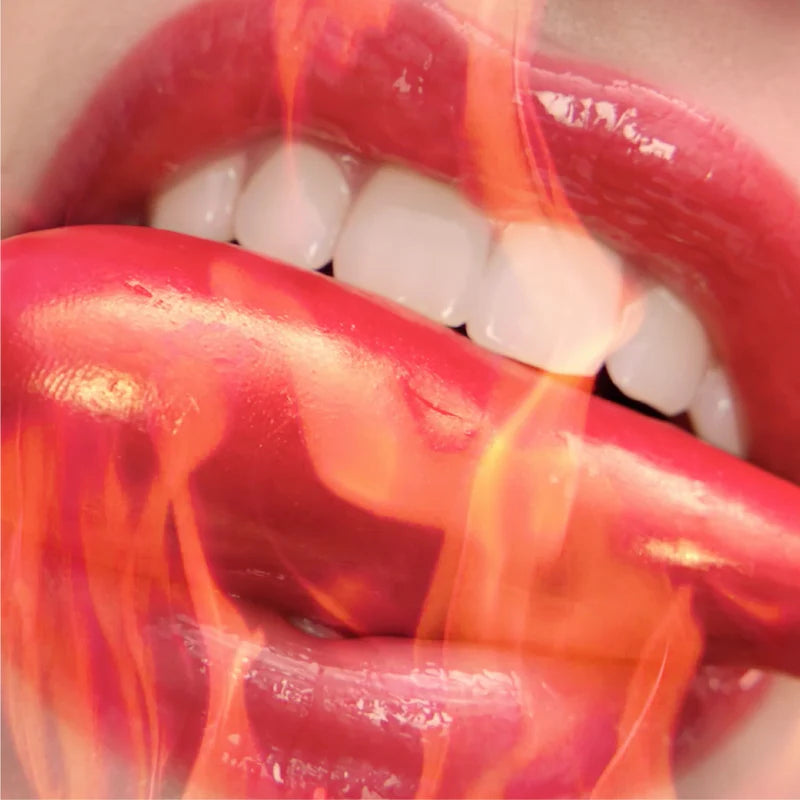 MAYBELLINE NEW YORK LIFTER PLUM LIP PLUMPING GLOSS WITH CHILI PEPPER AND 5% MAXI-LIP - Belle à Merveille